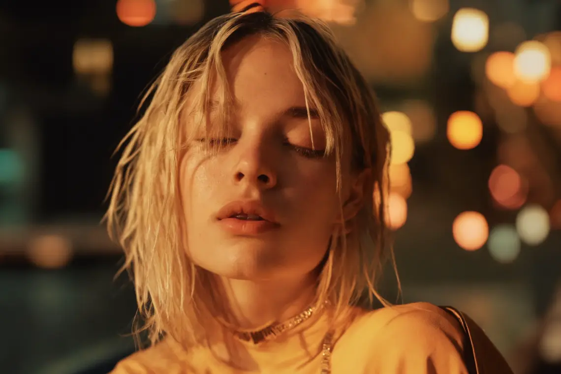 listen to the best laid-back Chanson Pop music of all time