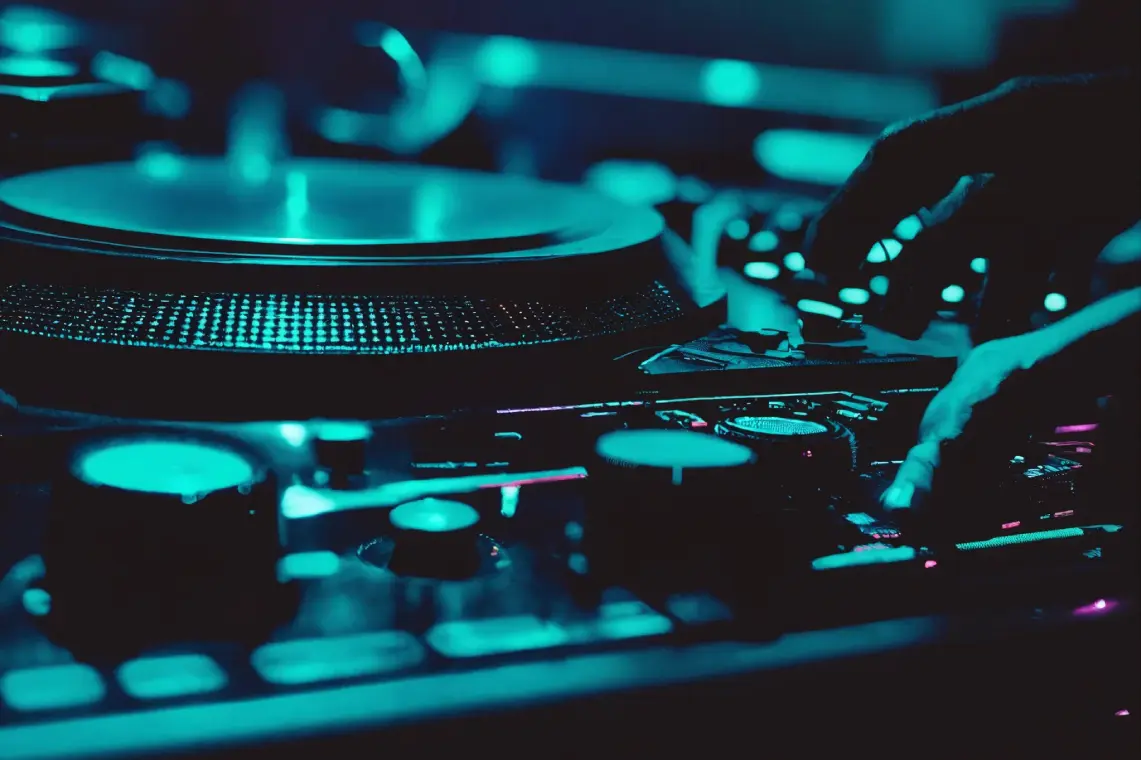 listen to the best laid-back Deep House music of all time